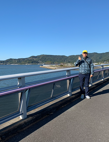 浜名湖一周ウォーキングする人